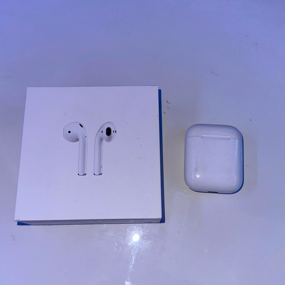 airpod charging case & box
